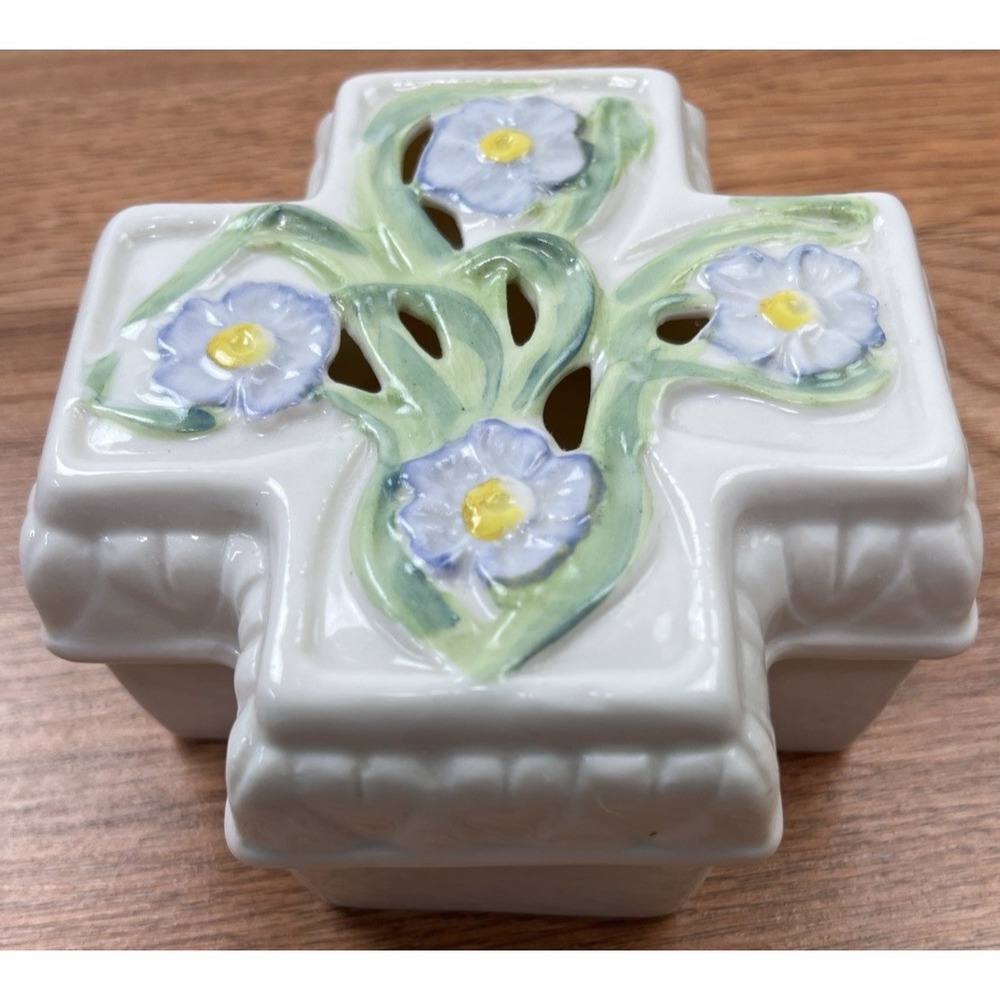 Belleek Irish Pottery Cross Shaped Lidded Trinket Dish White Floral 4" Celtic